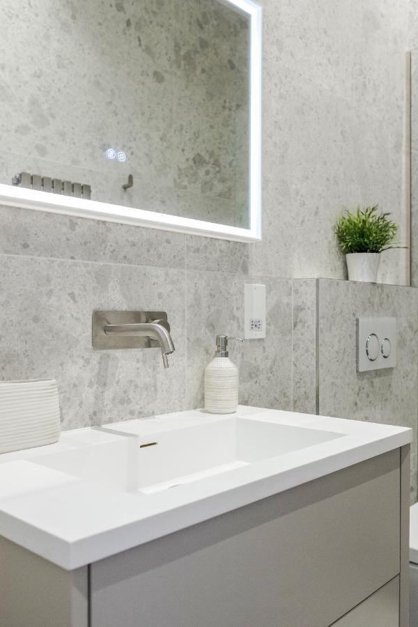 Beautiful 2 Bedrooms Split Level Fulham Apartment London Exterior photo
